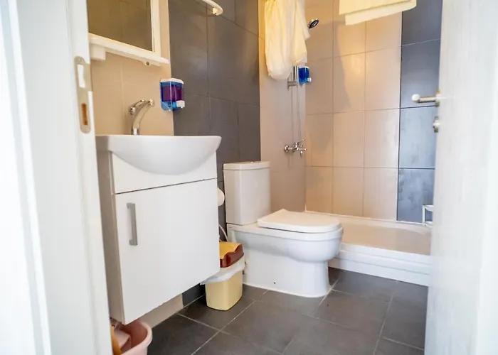 Beautiful Two-bedroom With Sea And Mountain Views Sel 8-5