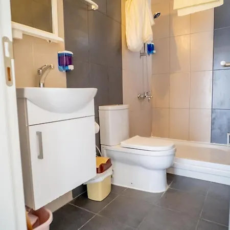 Beautiful Two-bedroom With Sea And Mountain Views Sel 8-5